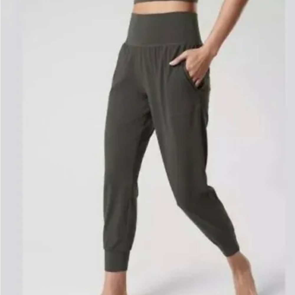 Athleta Womens Cruise Jogger in Powervita XS Black Soft Salutation Pockets